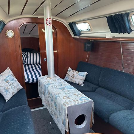 Barco A Vela Em Peniche - West Sailing Hotel Exterior foto