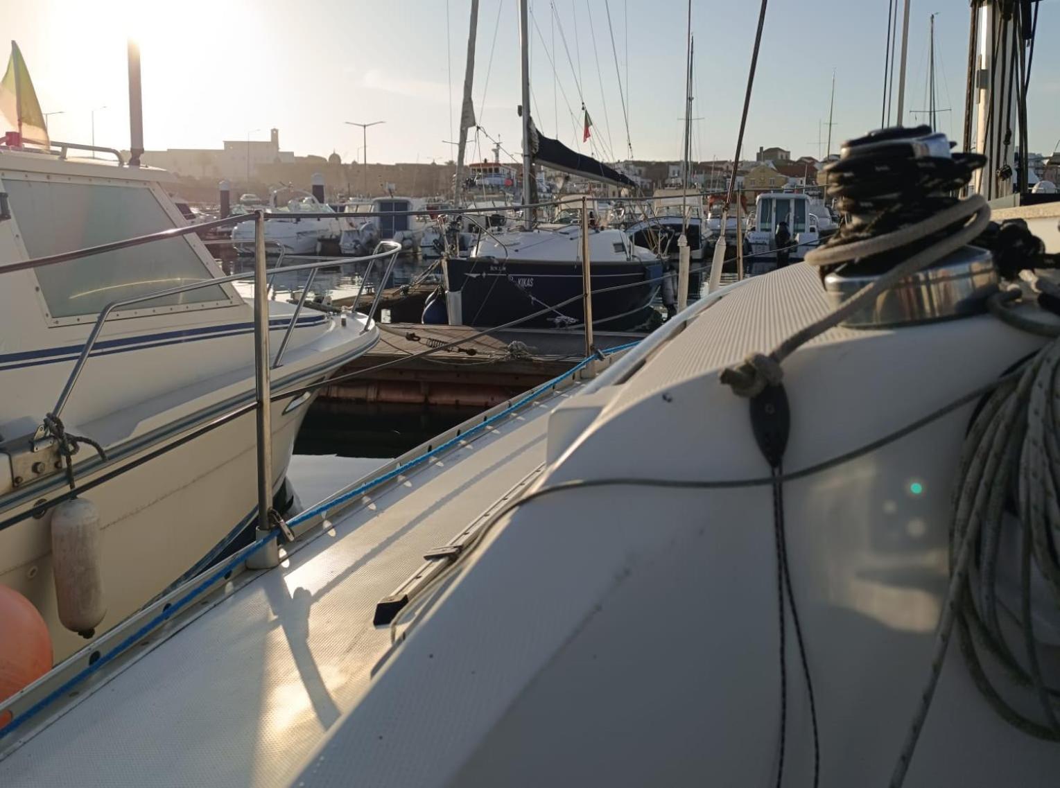 Barco A Vela Em Peniche - West Sailing Hotel Exterior foto